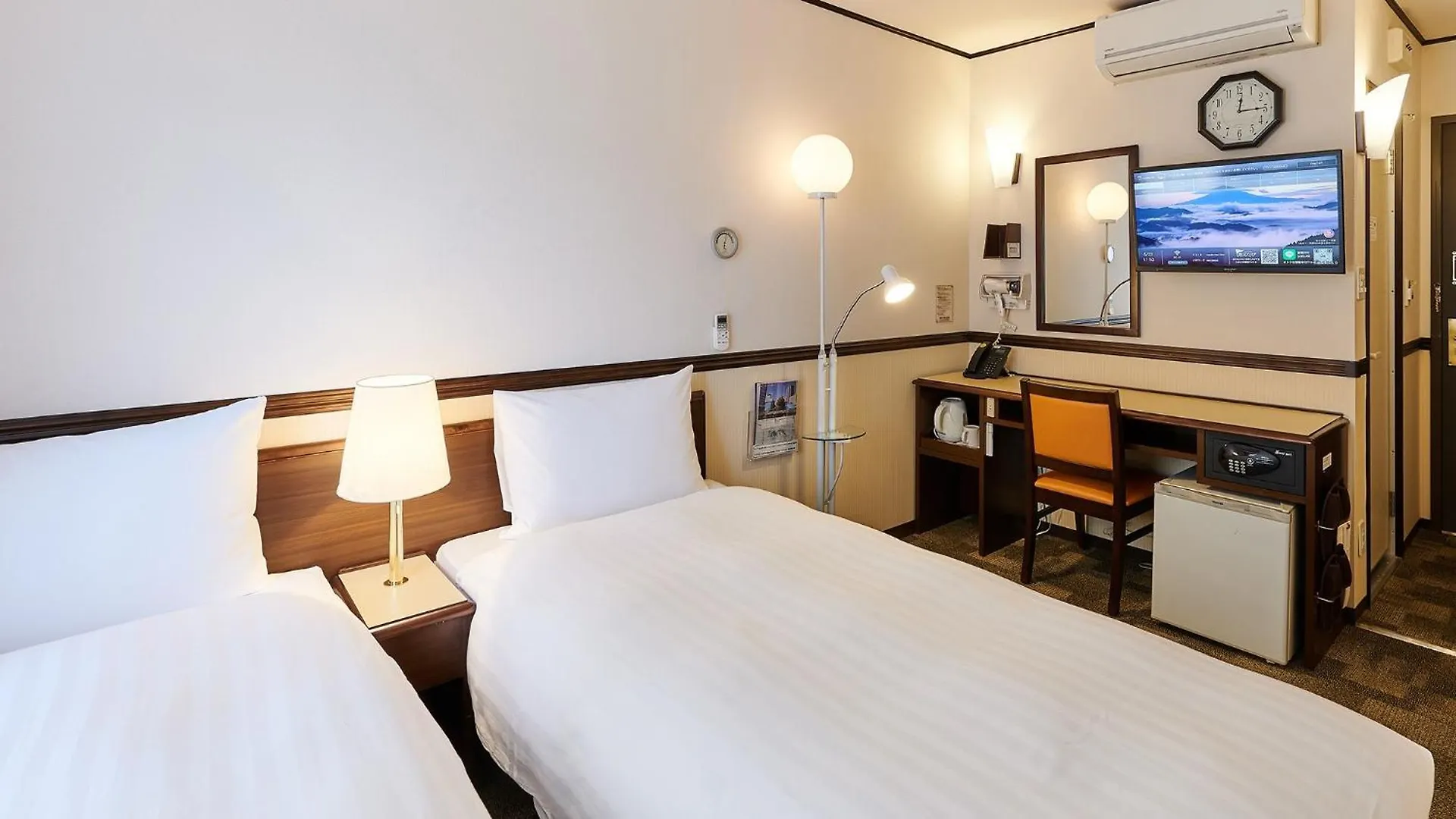 Toyoko Inn Osaka Itami Airport Toyonaka 3*,